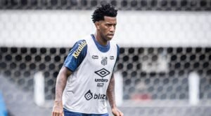 Treino do Santos: Volante titular segue como dúvida