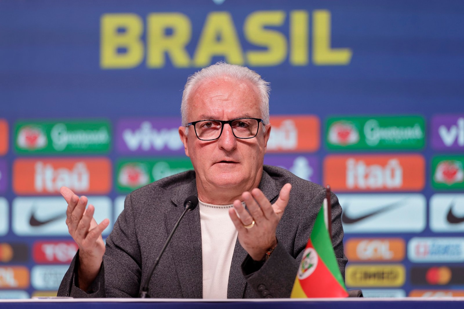 Dorival Jr. anuncia convocação para amistosos e Copa América