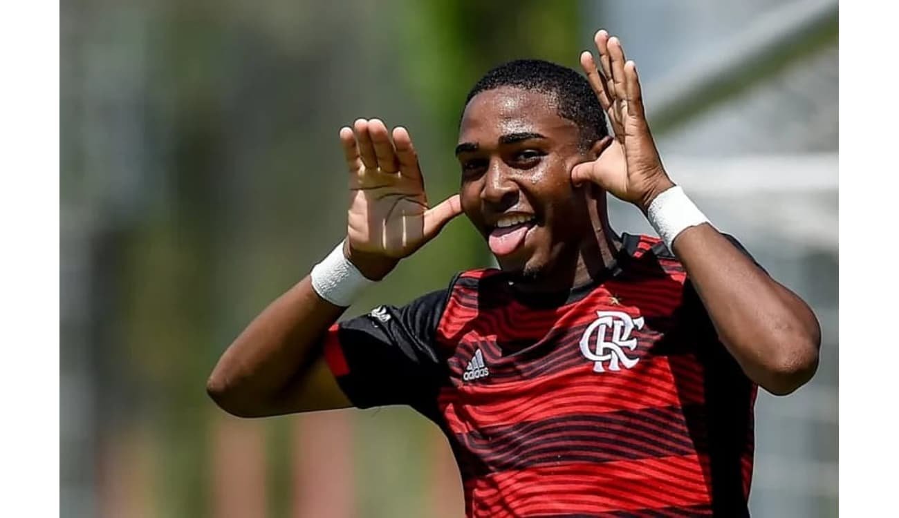 Lorran, aos 17 anos, teve sua primeira oportunidade como titular no Flamengo e impressionou o técnico Tite durante a vitória por 1 a 0 sobre o Amazonas, no Maracanã.