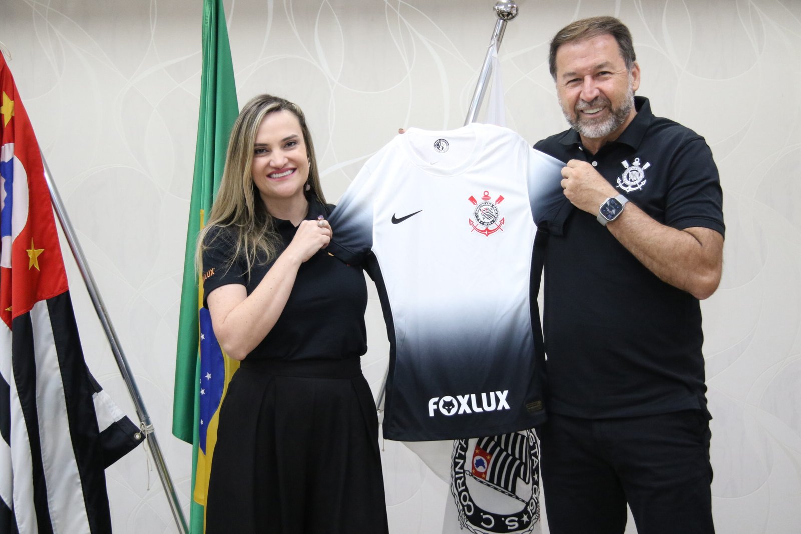 Corinthians e Foxlux fecham patrocínio para o futebol profissional masculino