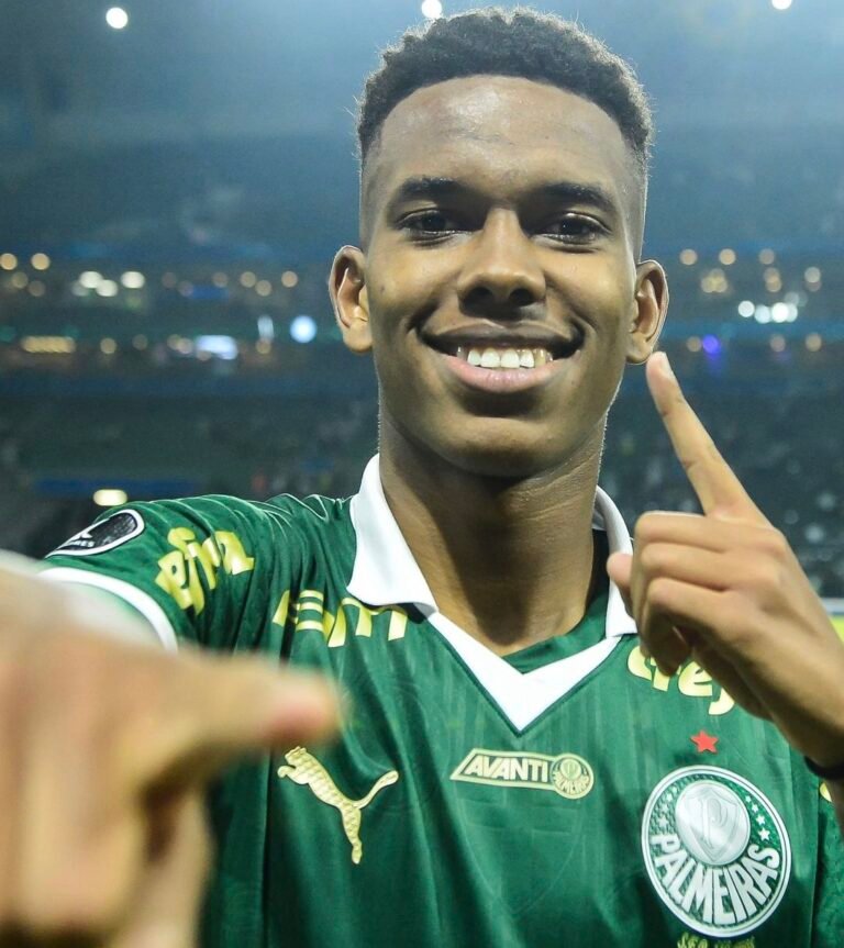 Chelsea aumenta proposta por Estevão e busca acordo com Palmeiras