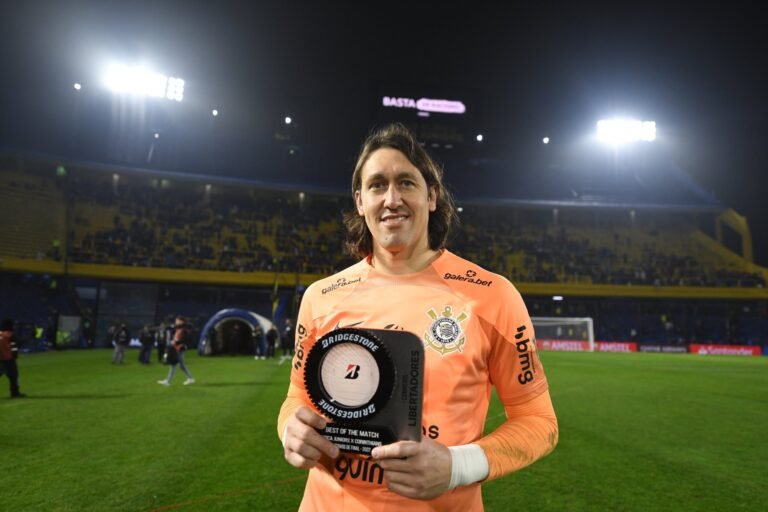 Corinthians anuncia rescisão de contrato do goleiro Cássio