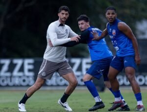 Corinthians vence o União São João por 3-0 em jogo-treino