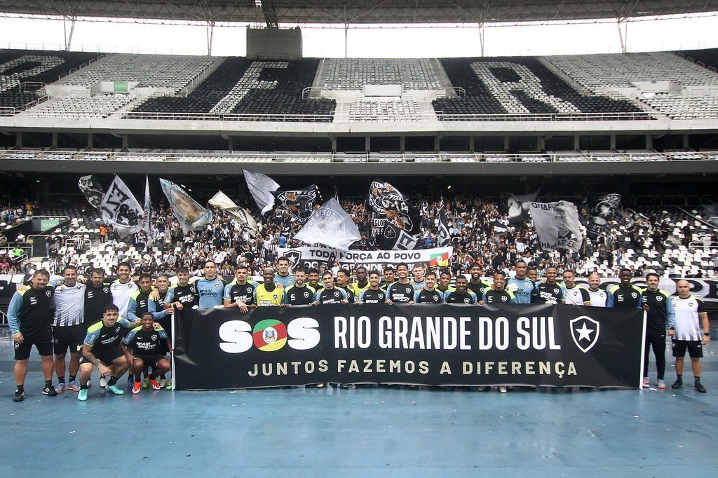 Botafogo realiza treino aberto no estádio Nilton Santos para ajudar população do RS