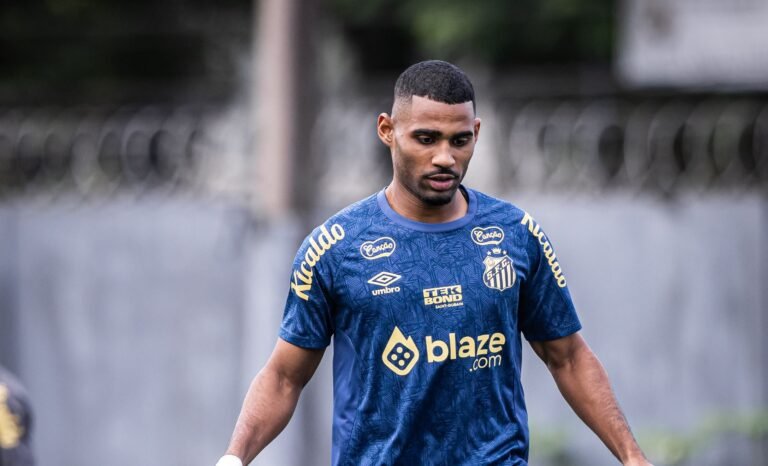 Treino do Santos: Carille ainda não definiu o time titular