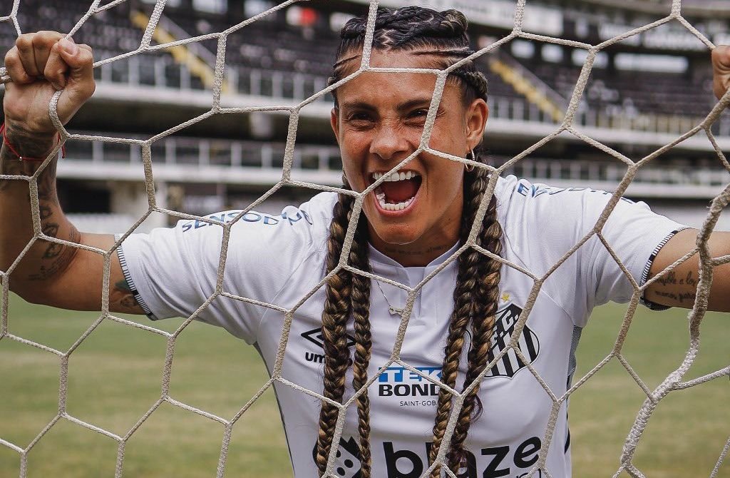 Santos fecha com a atacante Sole James até 2025