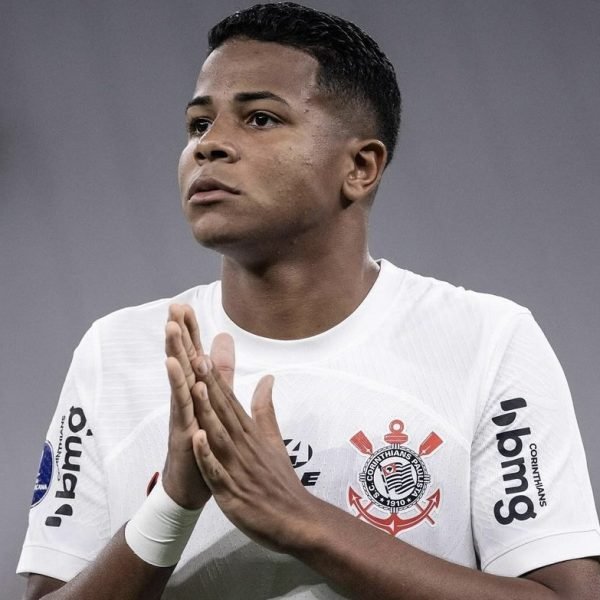 Agente de Wesley, do Corinthians, viaja à Europa para tentar negociar atleta