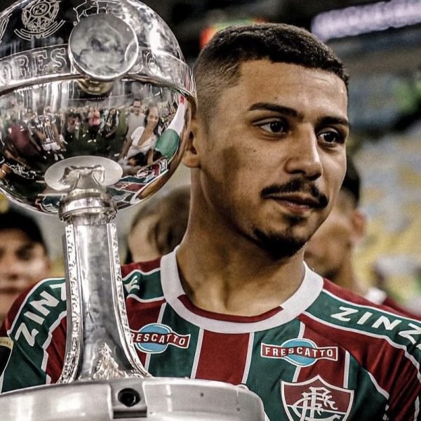 Após recusar propostas milionárias por André, Fluminense admite vendê-lo por valor menor