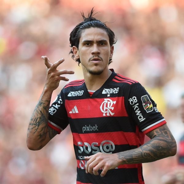 No Maracanã, Pedro e Lorran marcam e Flamengo vence Corinthians por 2-0