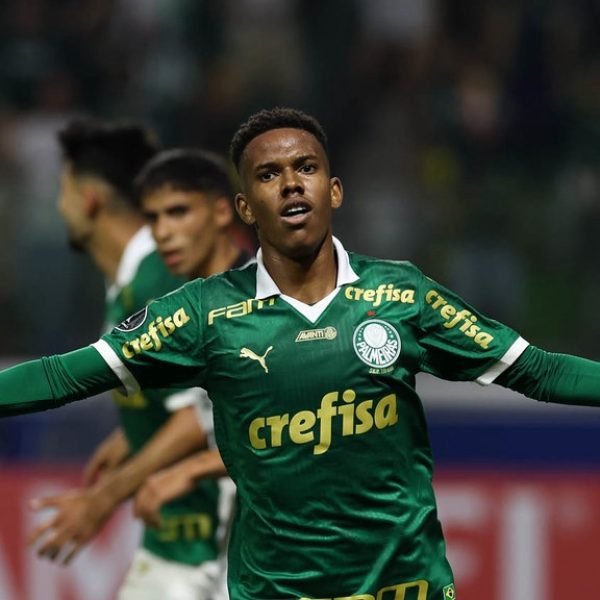 Palmeiras aceita proposta e acerta venda de Estêvão ao Chelsea