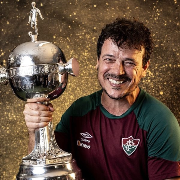 Fluminense renova contrato do técnico Fernando Diniz